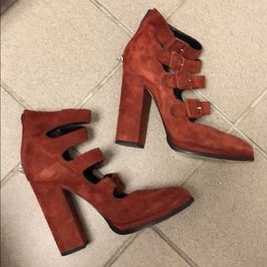 STEVE red suede pumps